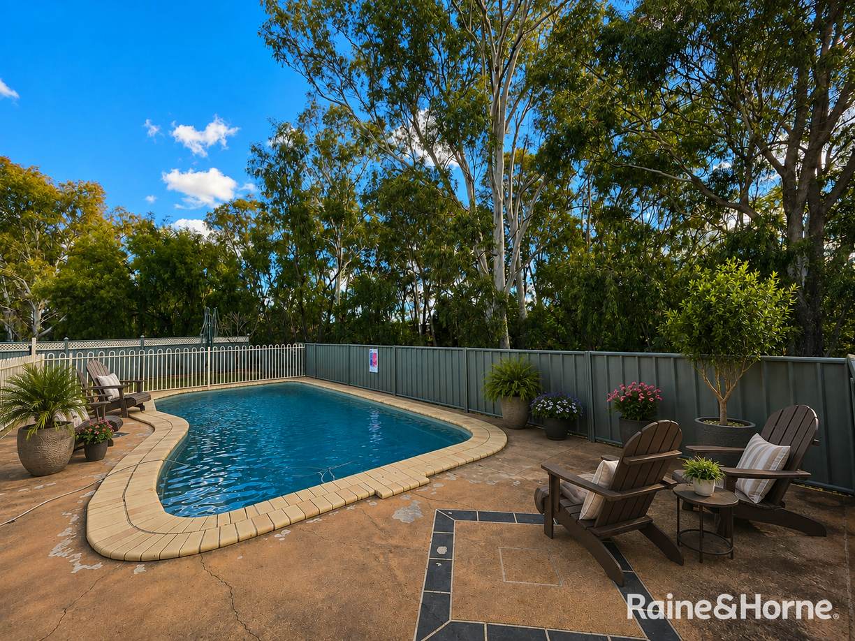 24 Tulloch Crescent — photo 15 of 22