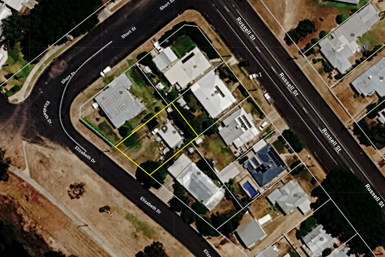 19 Elizabeth Drive — photo 4 of 5
