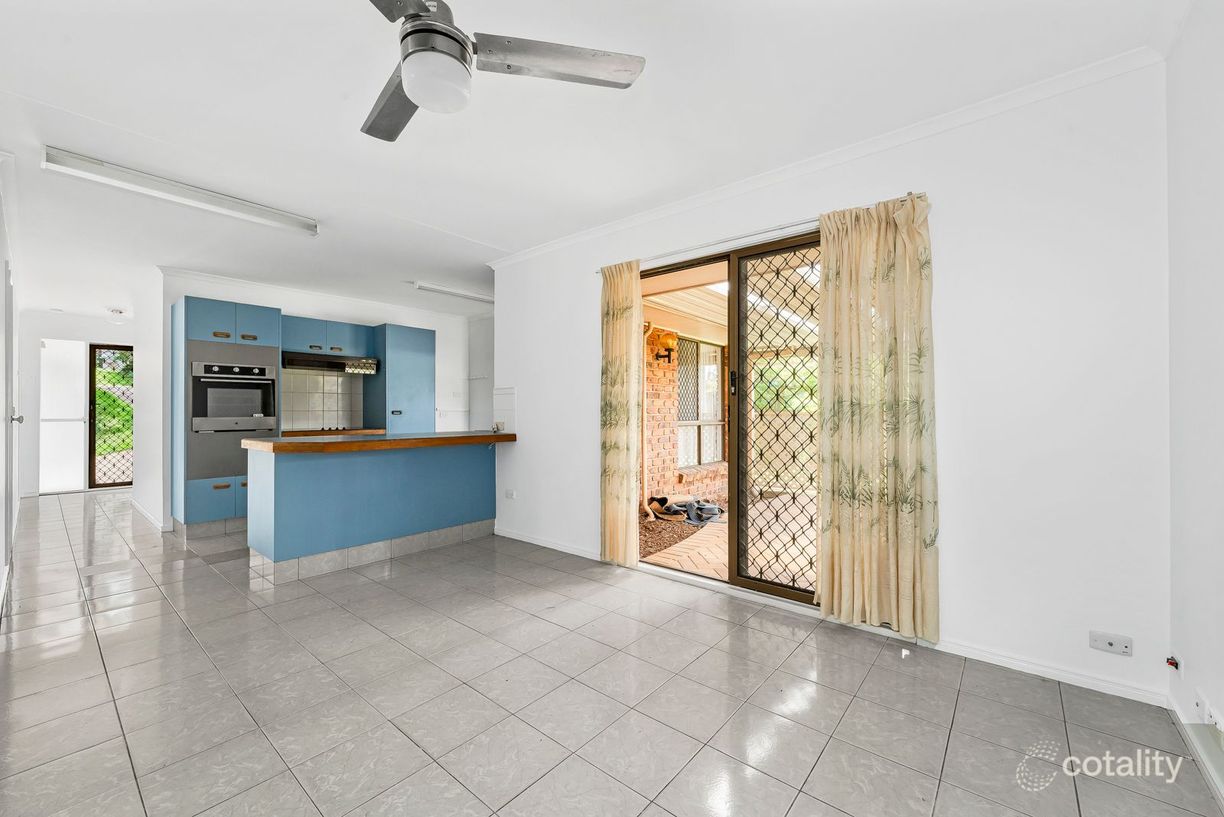 39 Gilford Crescent — photo 4 of 14