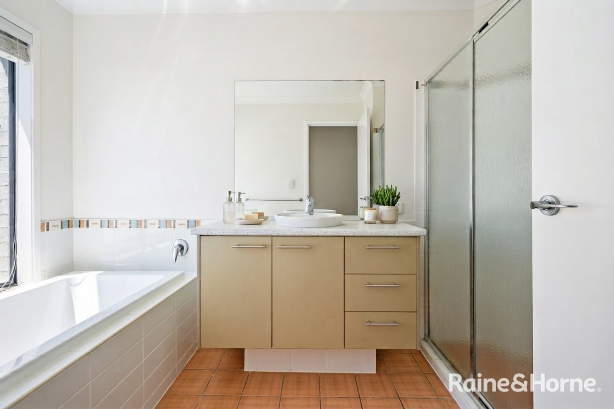 24 Thomson Close — photo 19 of 19