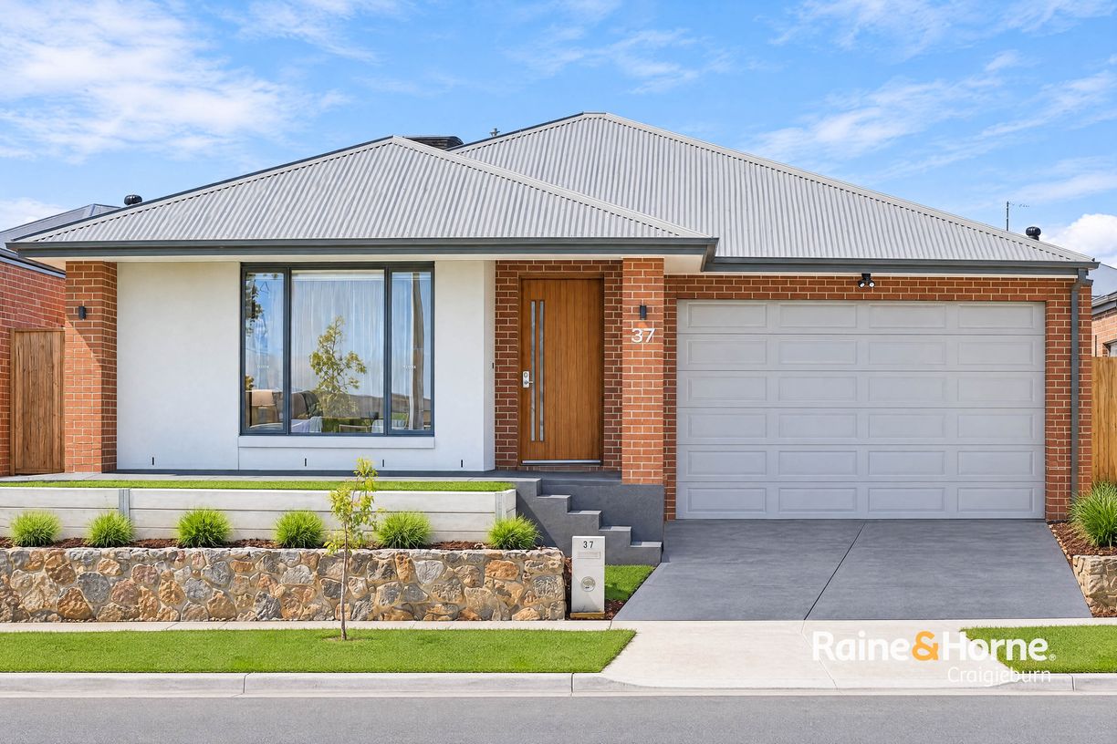 37 Kyanite Boulevard — photo from Raine & Horne Craigieburn