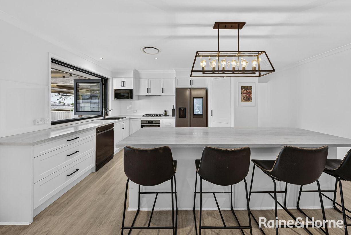 85 Clayton Crescent — photo 4 of 30