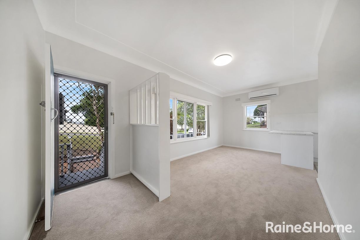 17 Lovell Street — photo 3 of 23