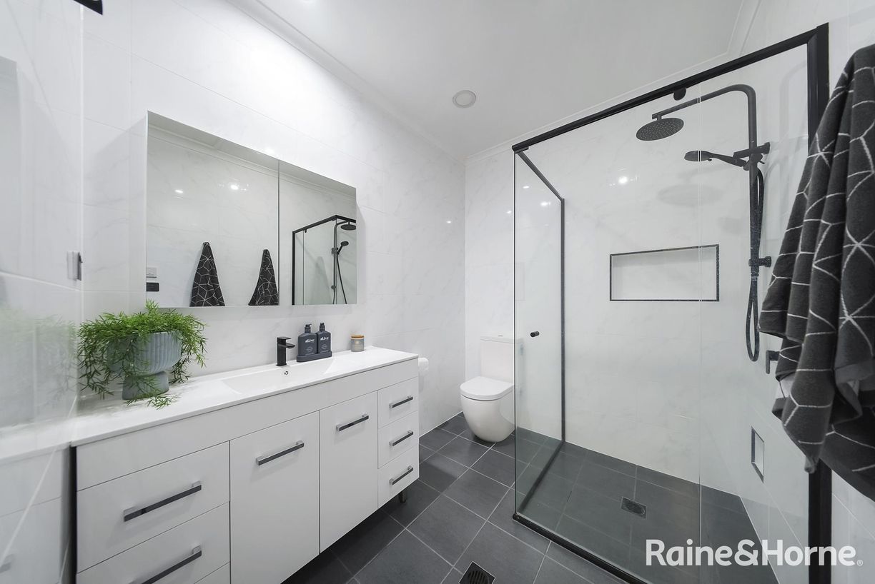 27 Joan Street — photo 11 of 25
