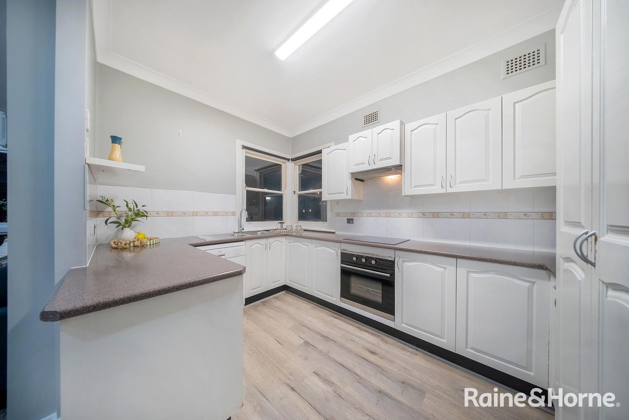 27 Joan Street — photo 9 of 25