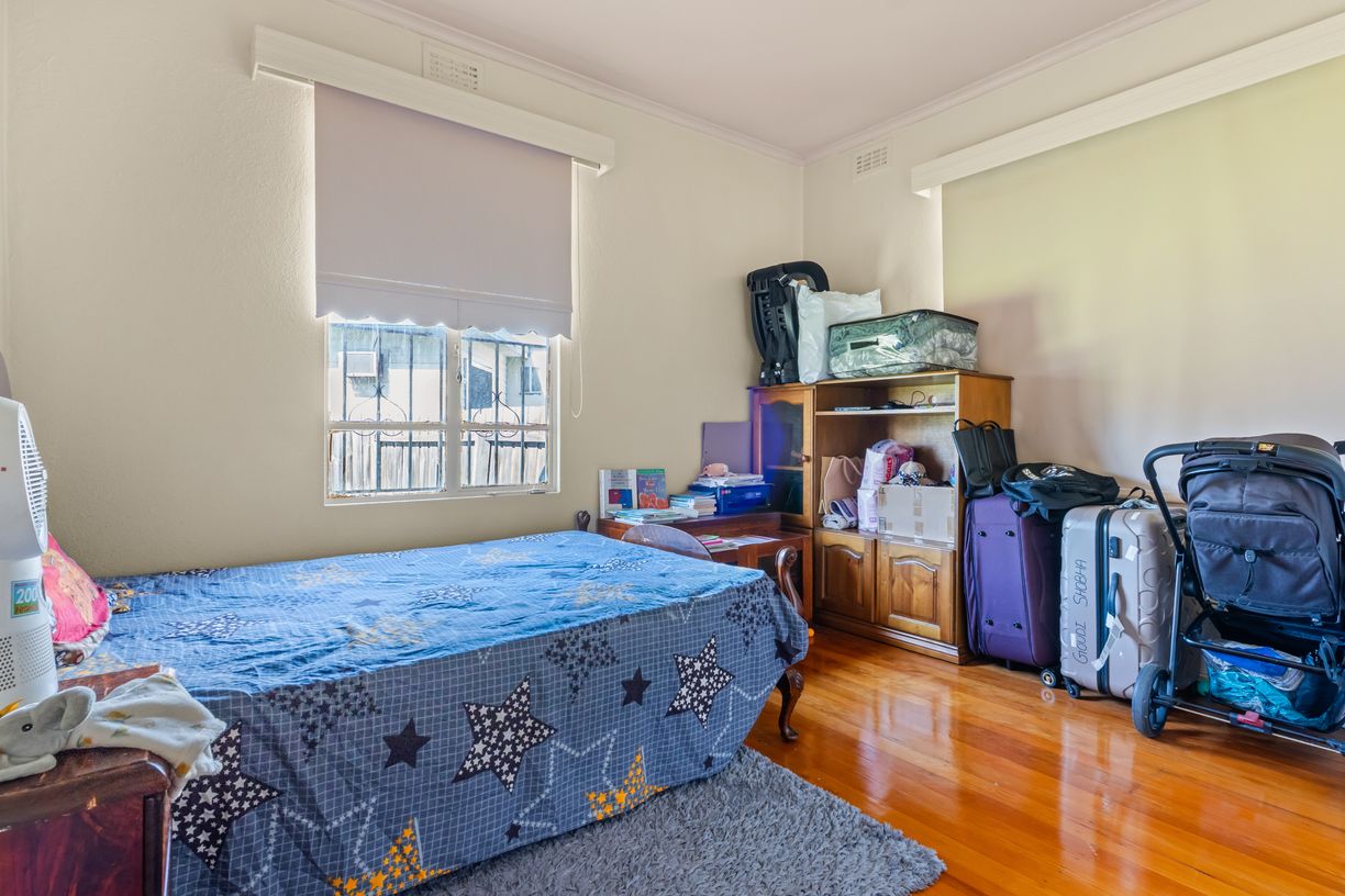 4 Lord Place — photo 5 of 12