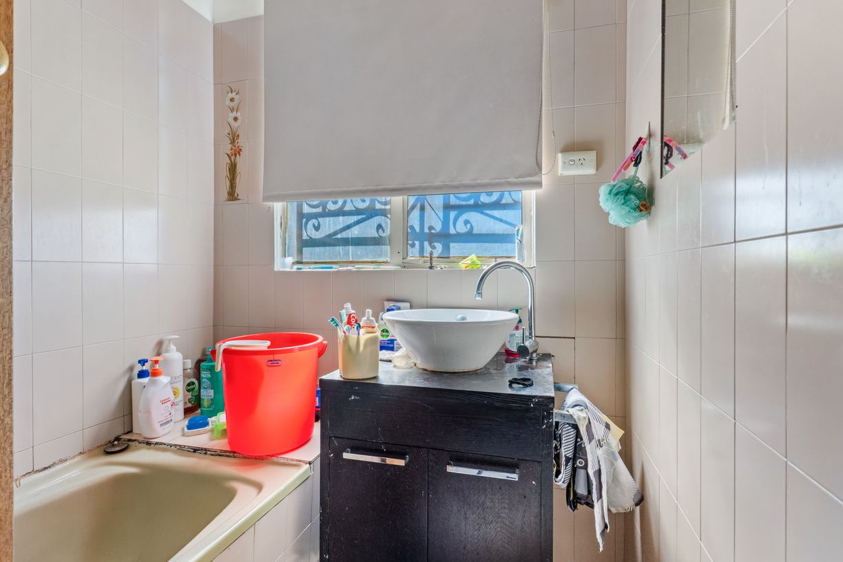 4 Lord Place — photo 6 of 12
