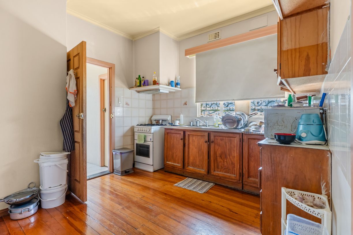 4 Lord Place — photo 7 of 12