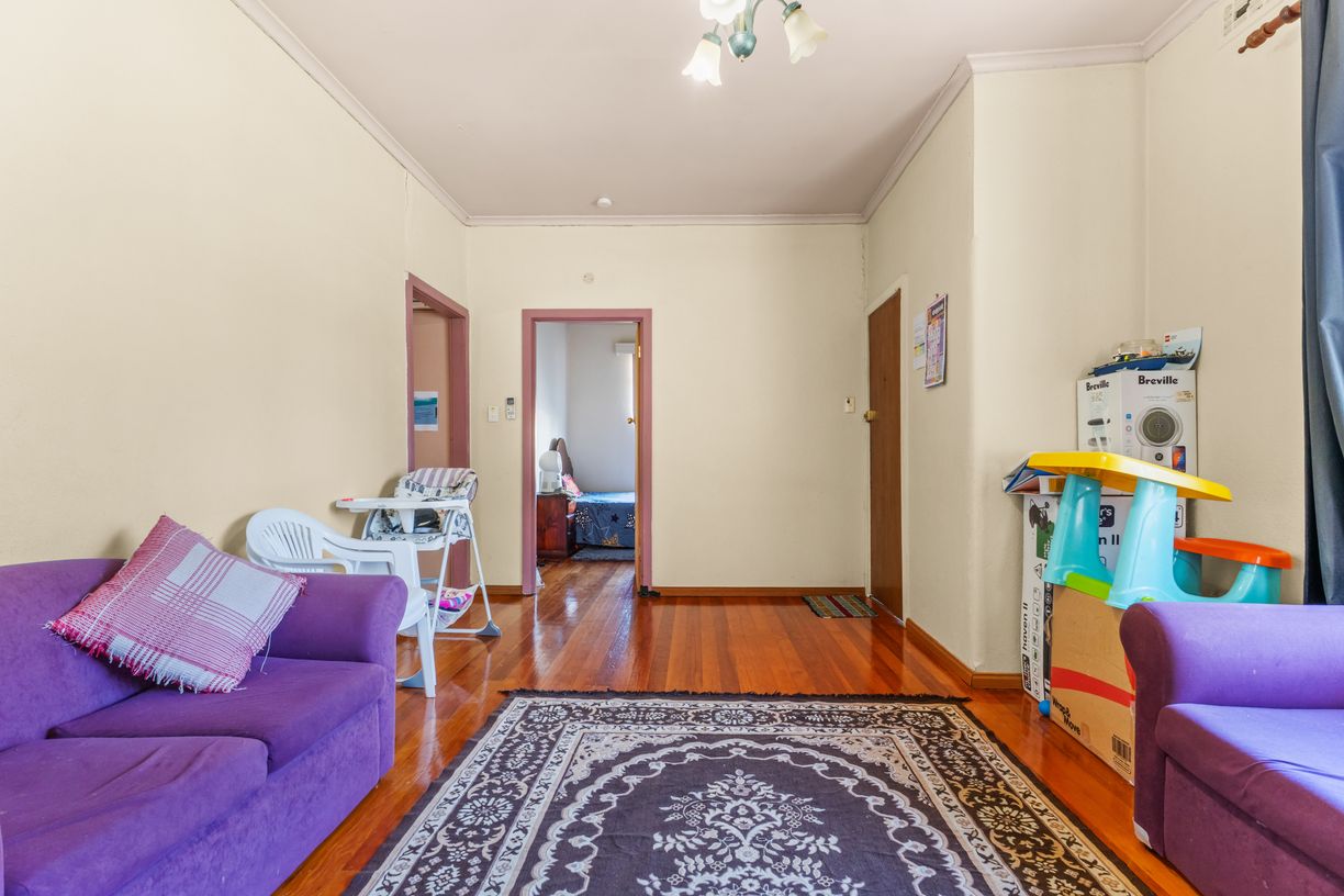 4 Lord Place — photo 4 of 12