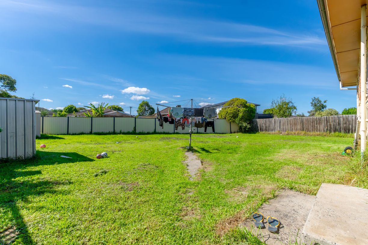 4 Lord Place — photo 9 of 12