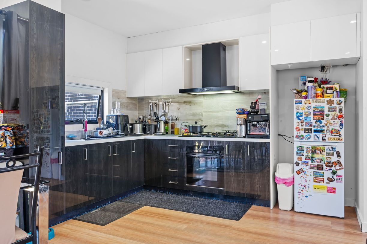 2/20 Mclennan Street — photo 4 of 16
