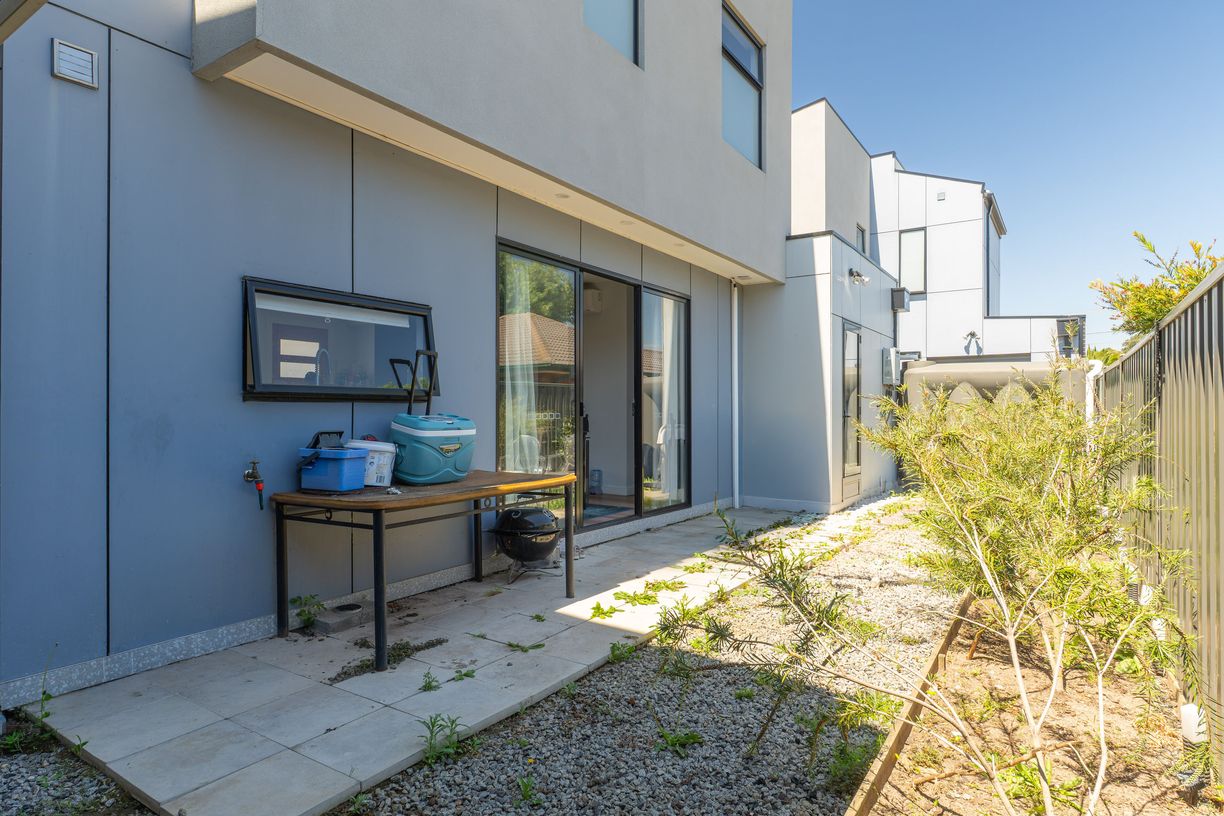 2/20 Mclennan Street — photo 12 of 16
