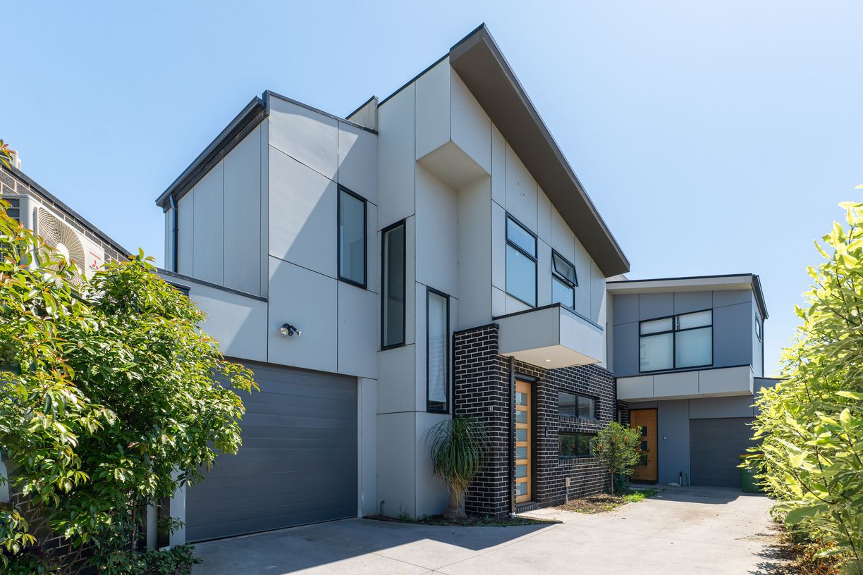2/20 Mclennan Street — photo from Raine & Horne Braybrook