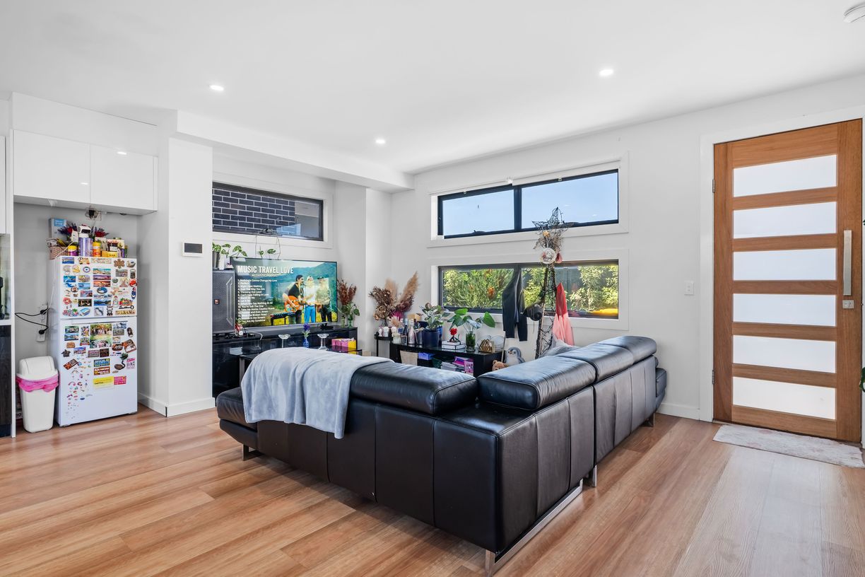 2/20 Mclennan Street — photo 2 of 16