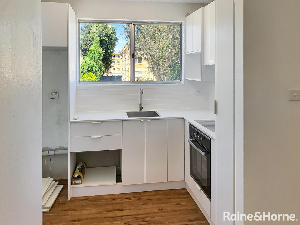 13/4 Mowatt Street — photo 3 of 9