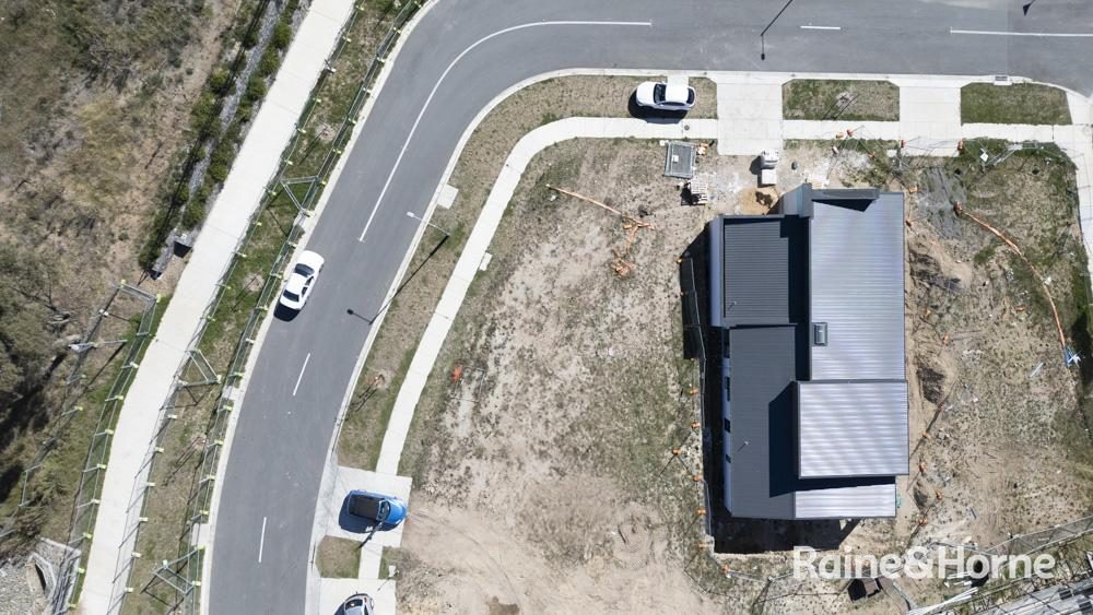 20 Rosanove Crescent — photo 3 of 8