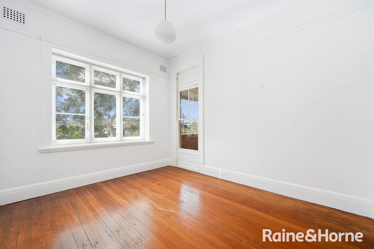 8 Cobar Street — photo 4 of 12
