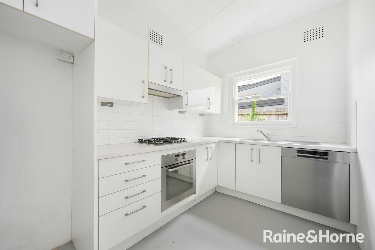 8 Cobar Street — photo 6 of 12