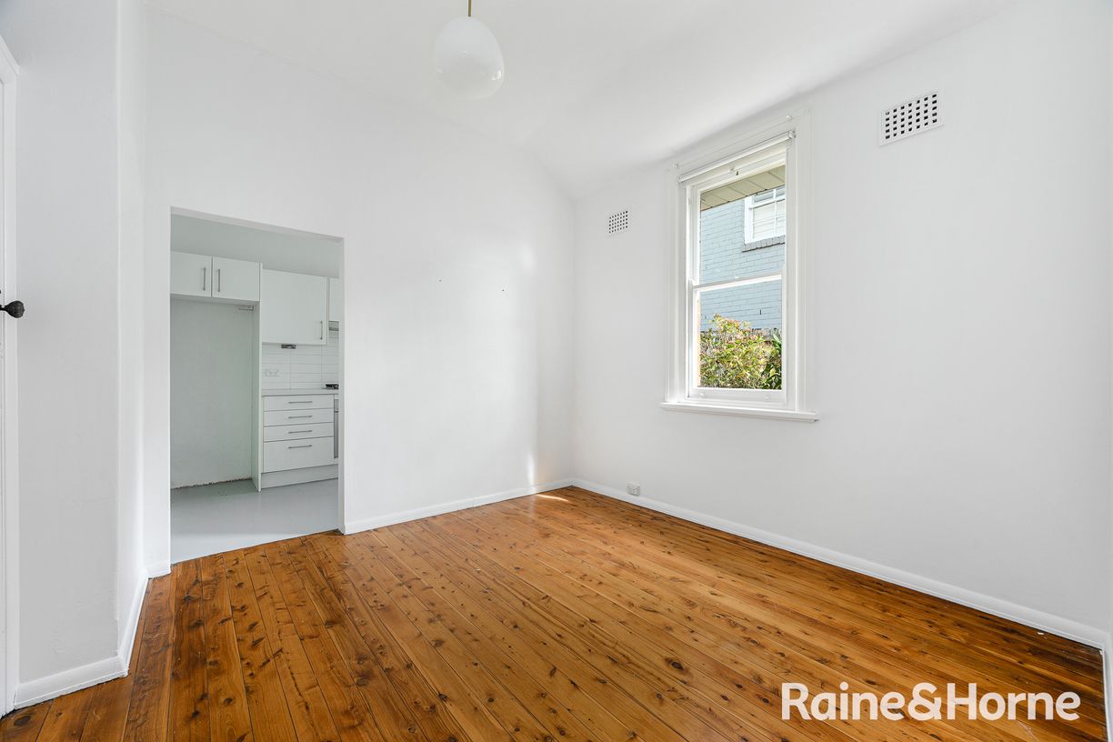 8 Cobar Street — photo 5 of 12