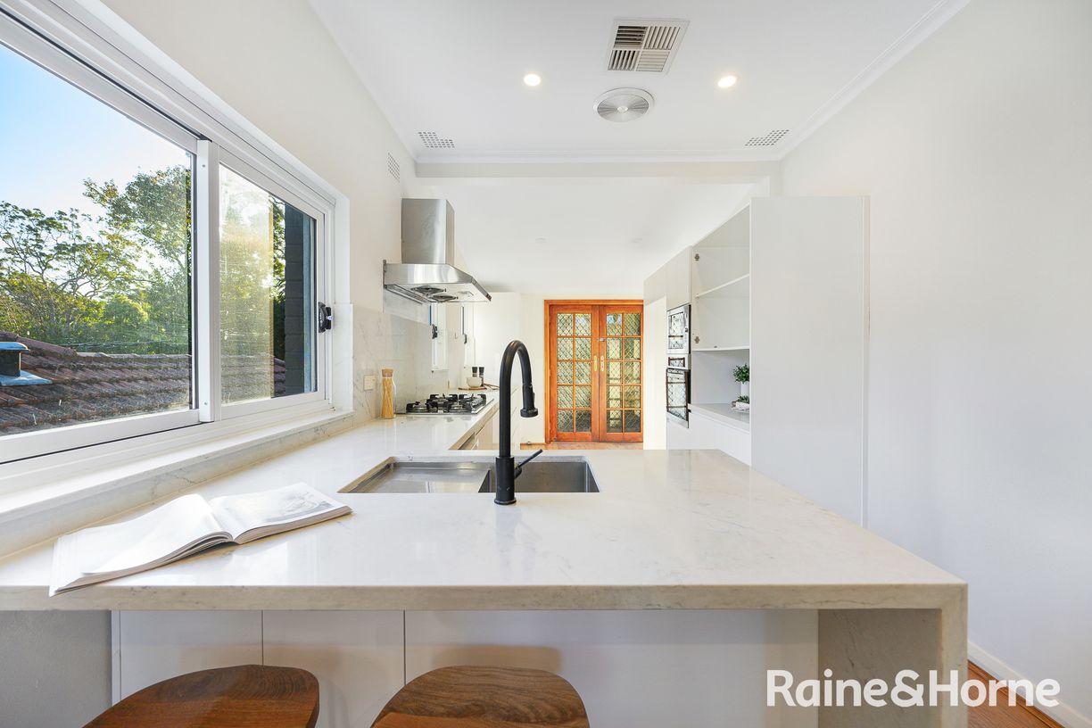18 Carnarvon Road — photo 4 of 17