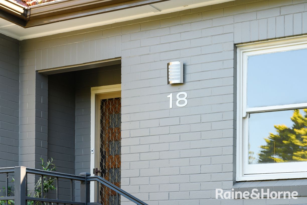 18 Carnarvon Road — photo 11 of 17