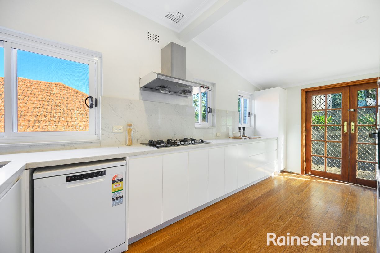 18 Carnarvon Road — photo 6 of 17