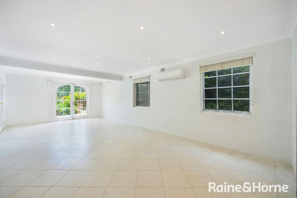 63 Cambourne Avenue — photo 3 of 19