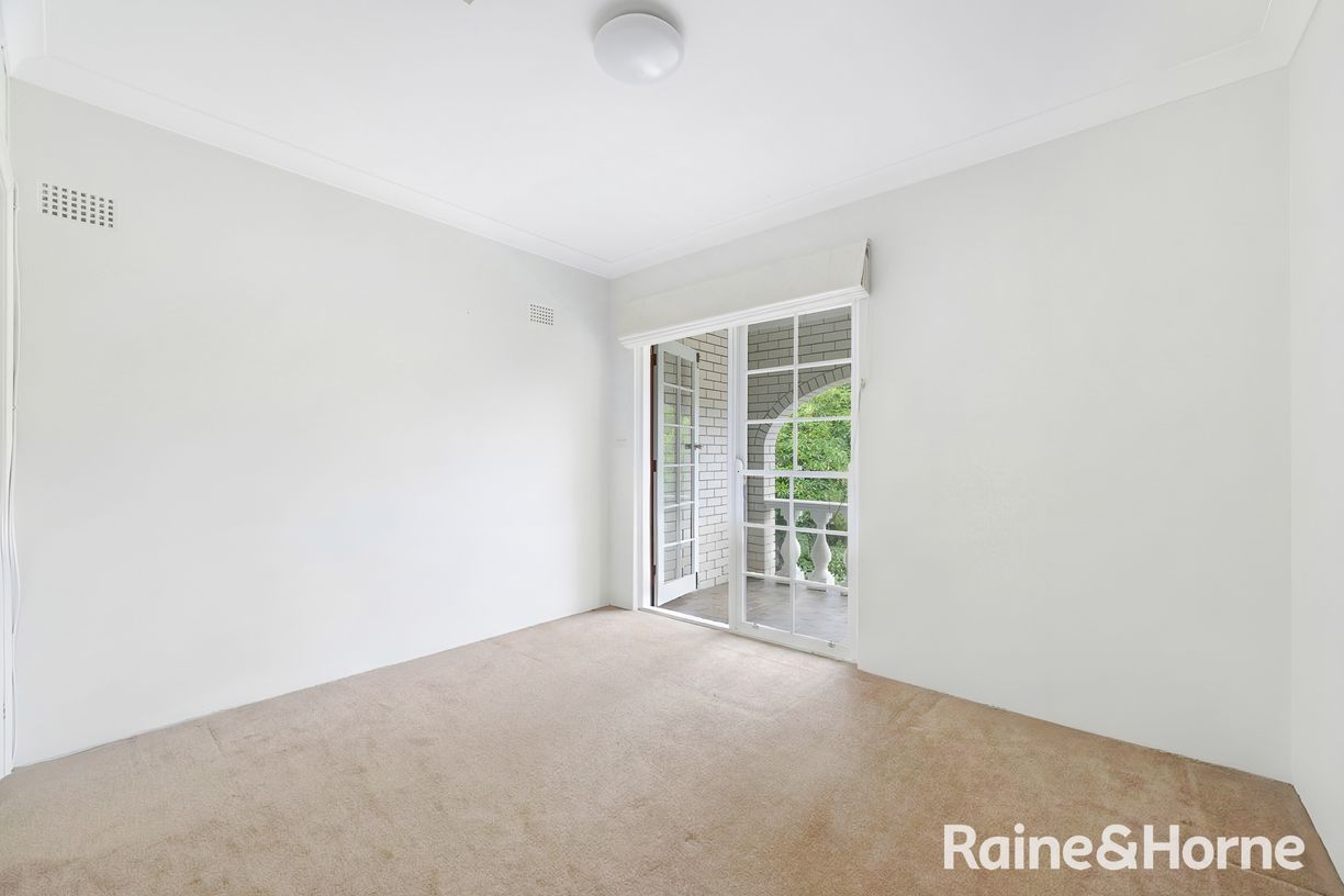 63 Cambourne Avenue — photo 10 of 19