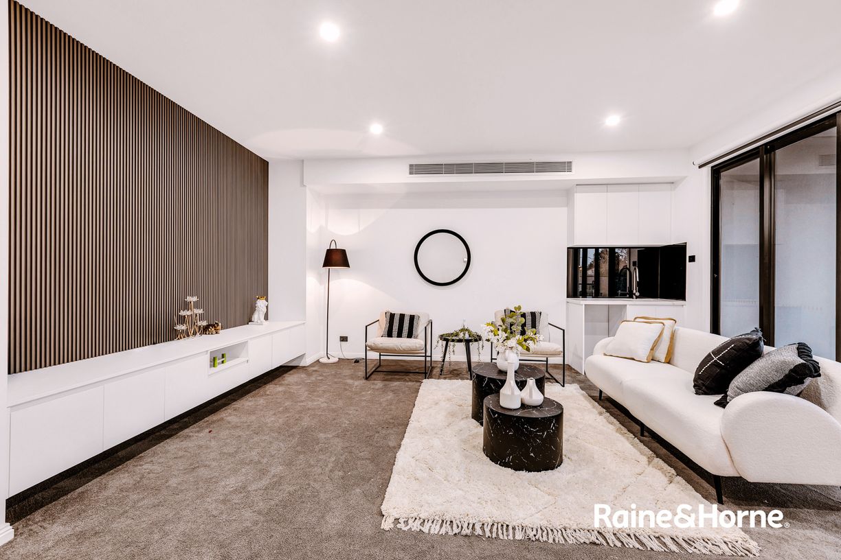 485 Waverley Road — photo 8 of 17