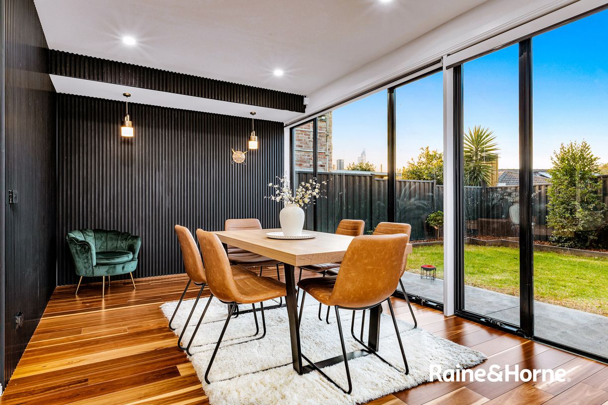 485 Waverley Road — photo 5 of 17