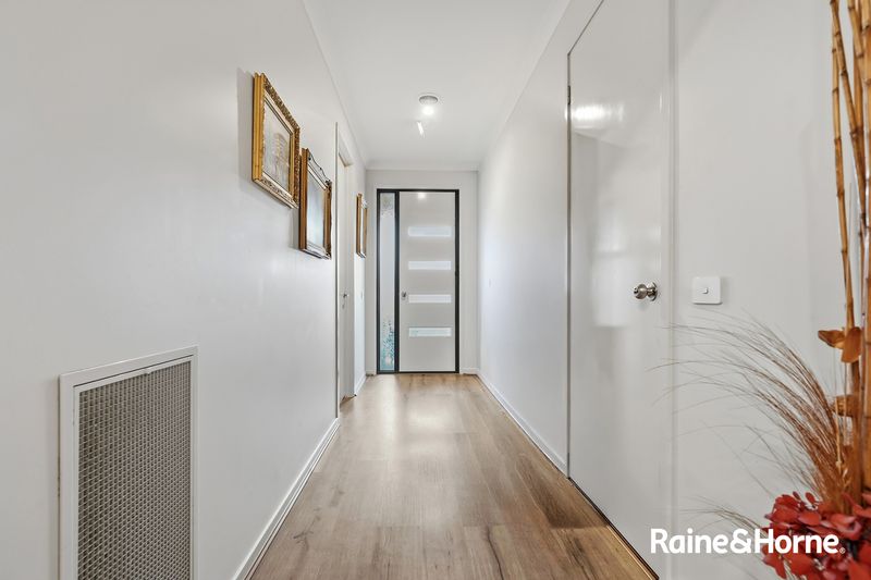 28 Sloane Drive — photo 2 of 14
