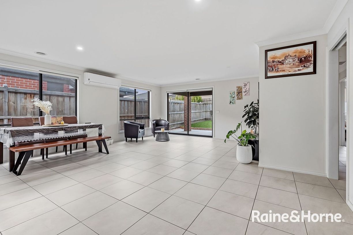 56 Grande Belmond Avenue — photo 4 of 13