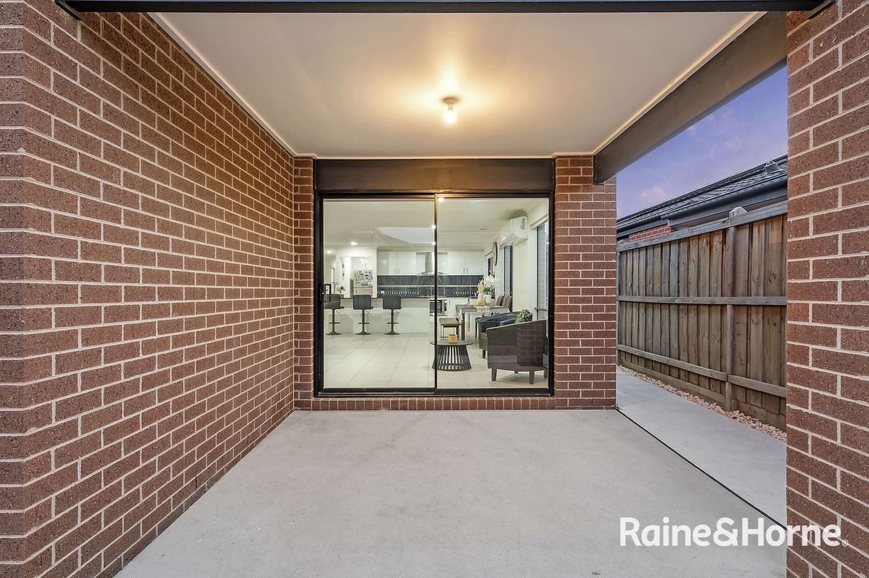 56 Grande Belmond Avenue — photo 9 of 13