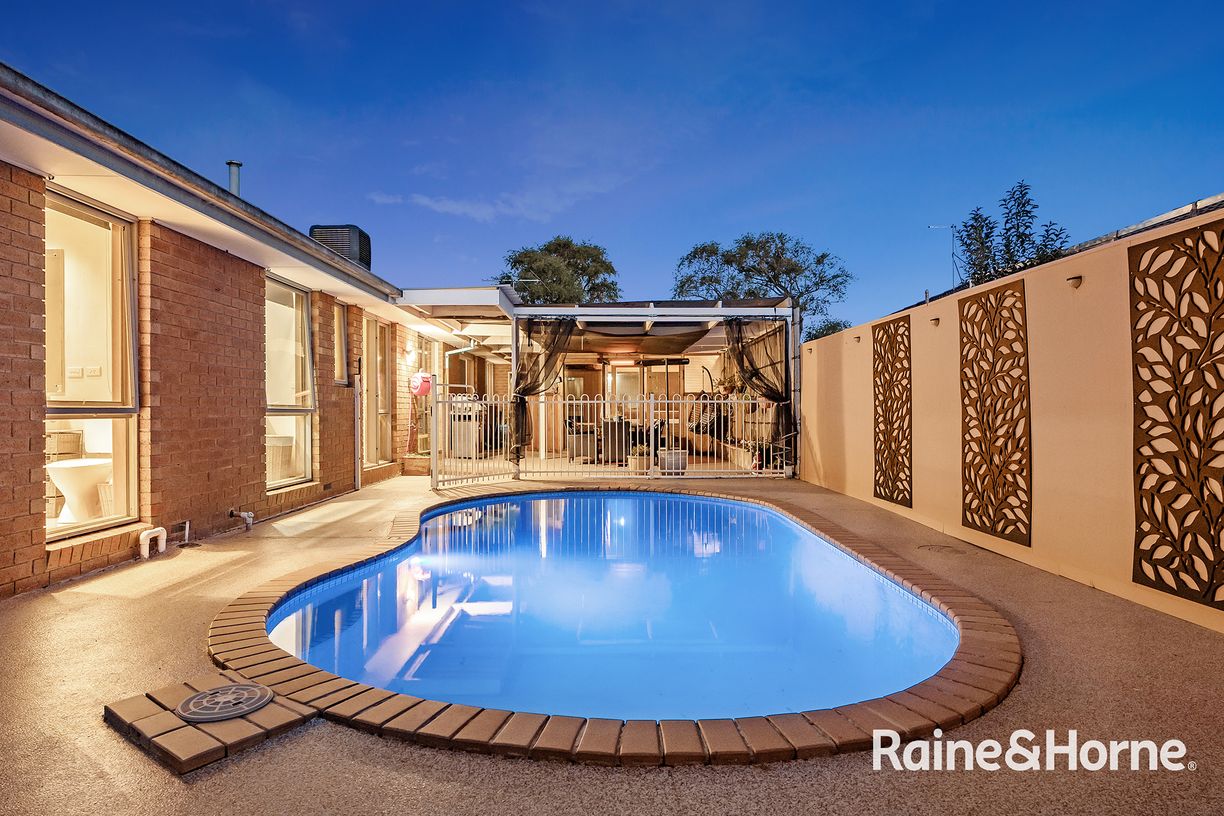 11 Lansell Drive — photo 4 of 18
