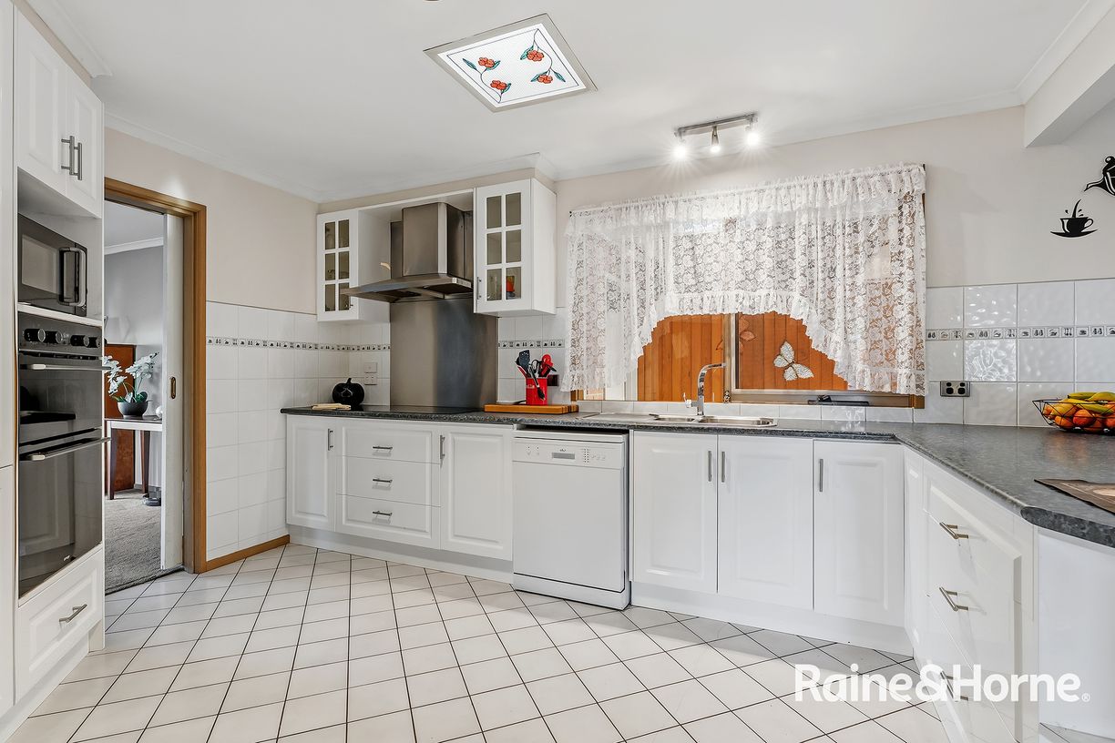 11 Lansell Drive — photo 8 of 18