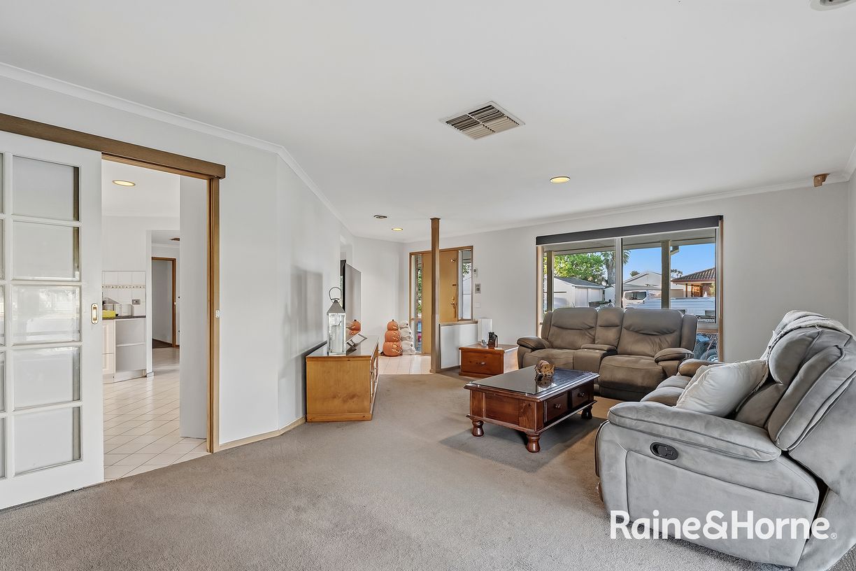 11 Lansell Drive — photo 7 of 18