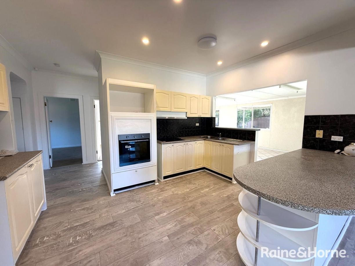 74 Ingleburn Road — photo 7 of 10
