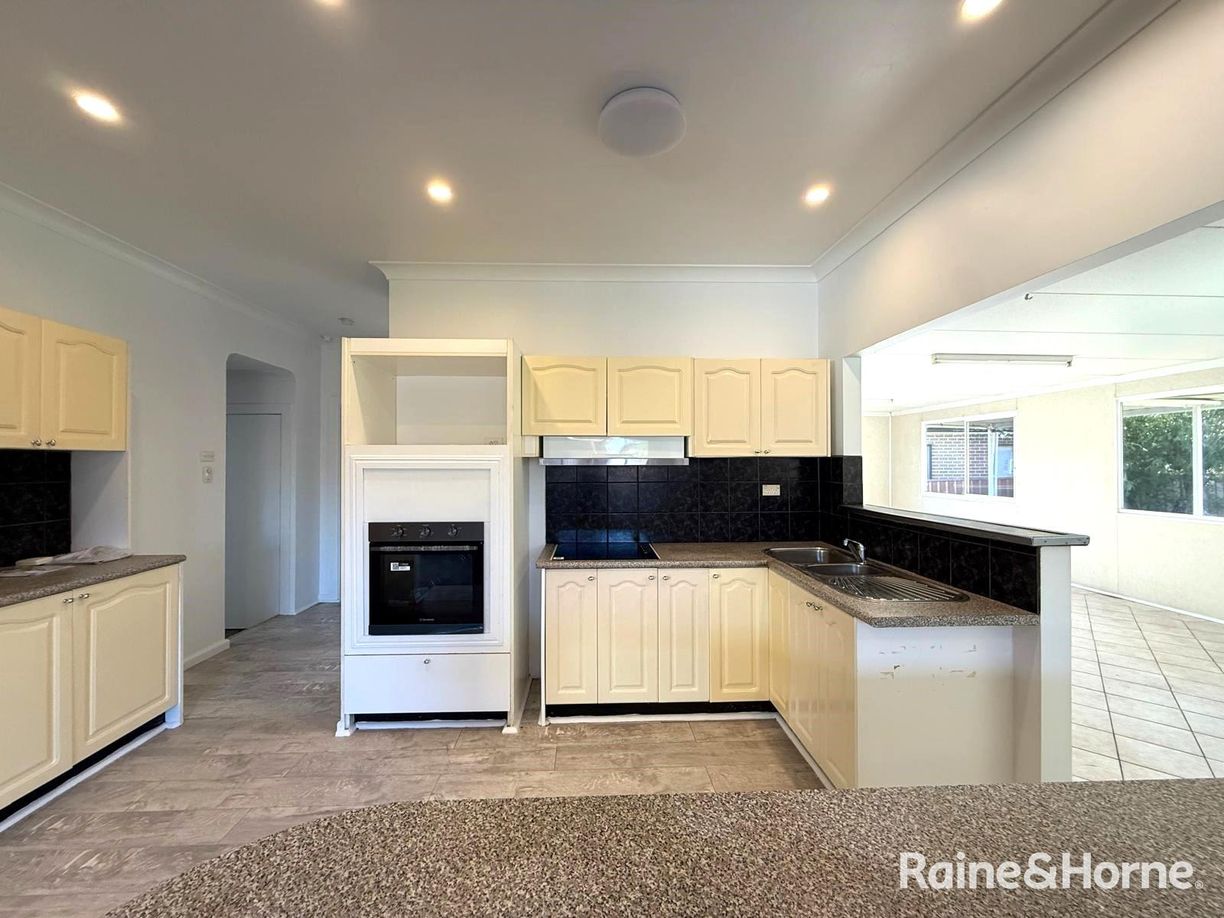 74 Ingleburn Road — photo 4 of 10