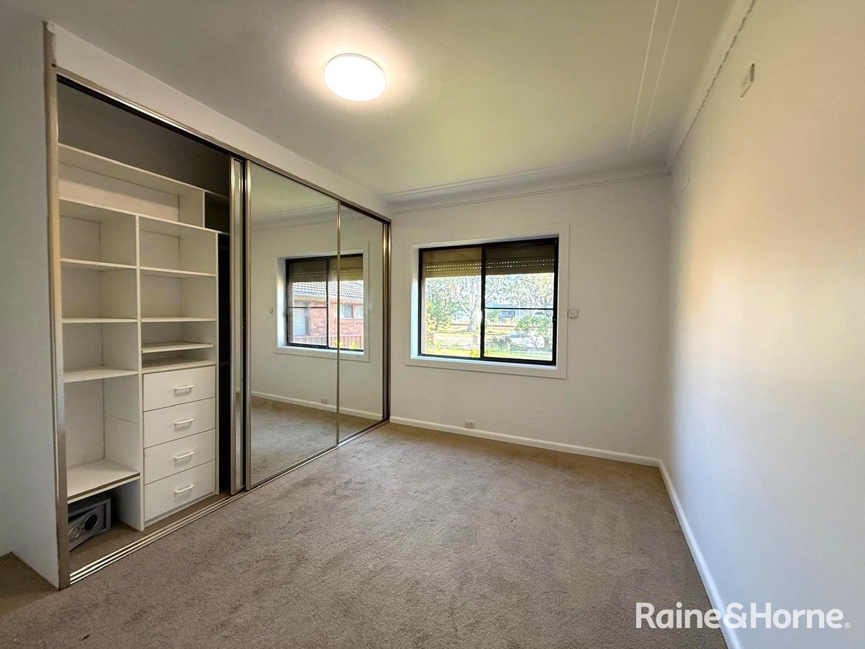 74 Ingleburn Road — photo 5 of 10
