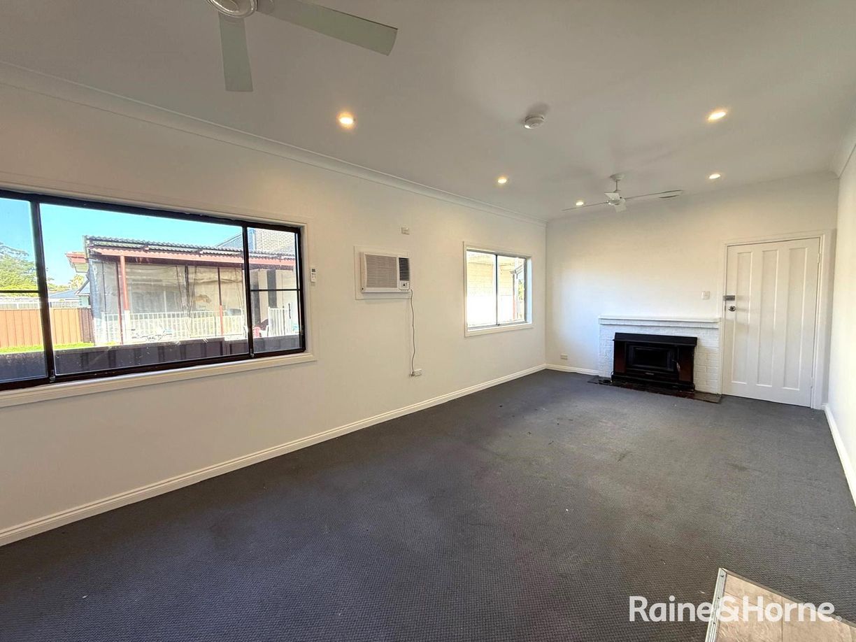 74 Ingleburn Road — photo 3 of 10