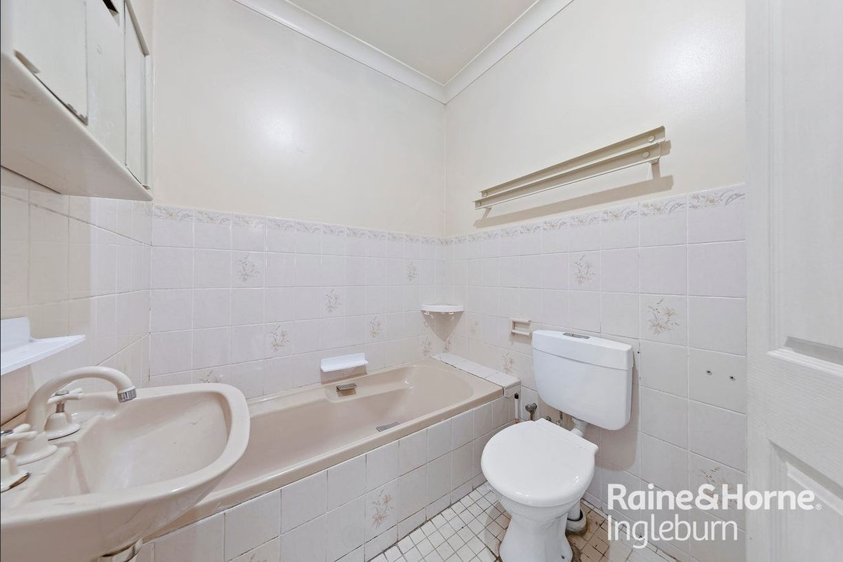 74 Ingleburn Road — photo 8 of 10