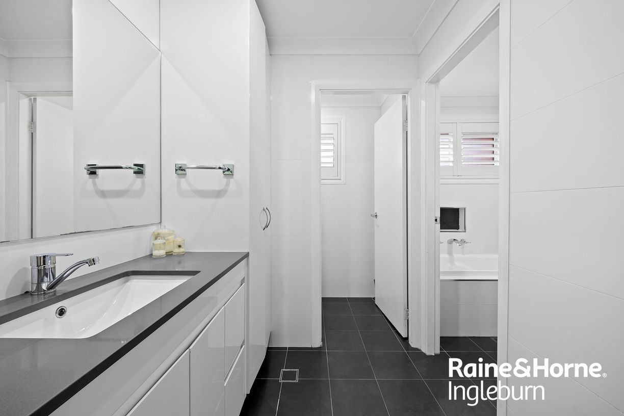 100 Saywell Road — photo 5 of 18