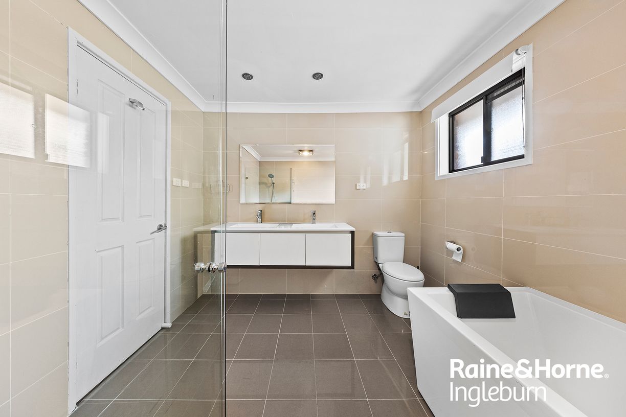 23 Alexander Crescent — photo 4 of 15