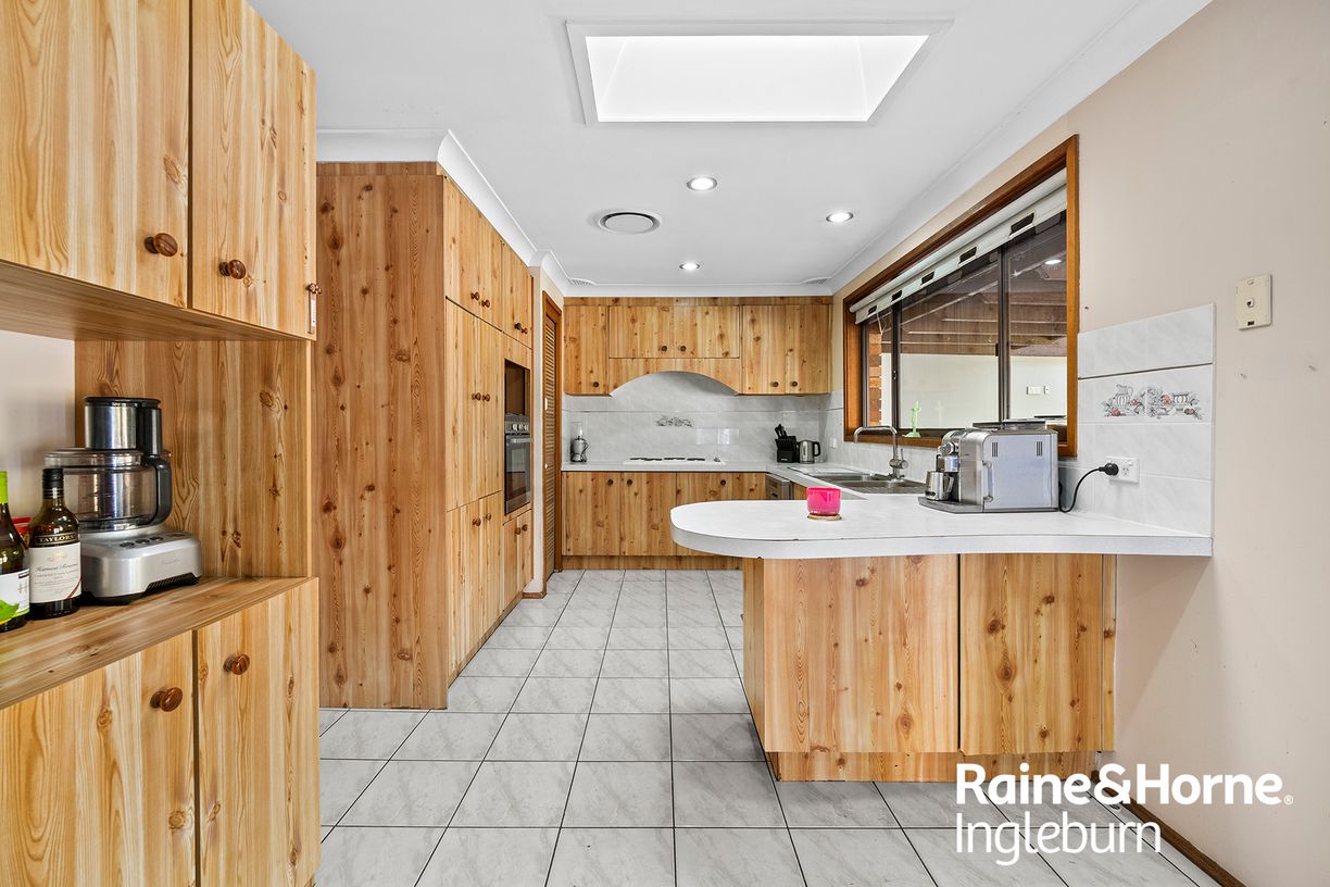 23 Alexander Crescent — photo 8 of 15