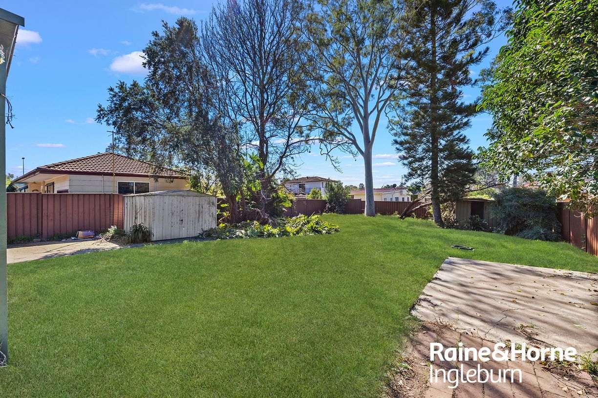8 Saywell Rd — photo 3 of 9
