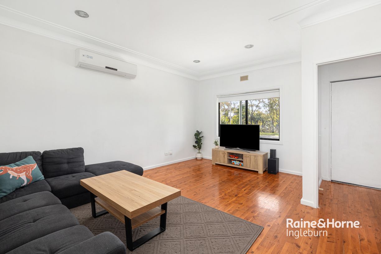 104 & 104A Ingleburn Road — photo 7 of 17