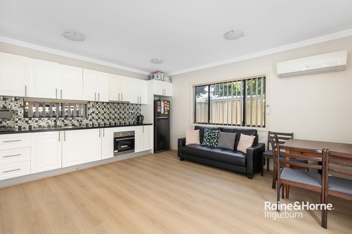 104 & 104A Ingleburn Road — photo 11 of 17