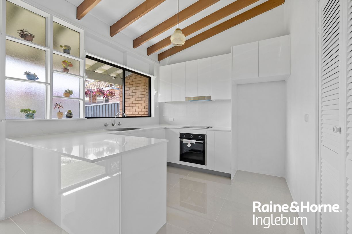 4/72-74 Macquarie Road — photo from Raine & Horne Ingleburn