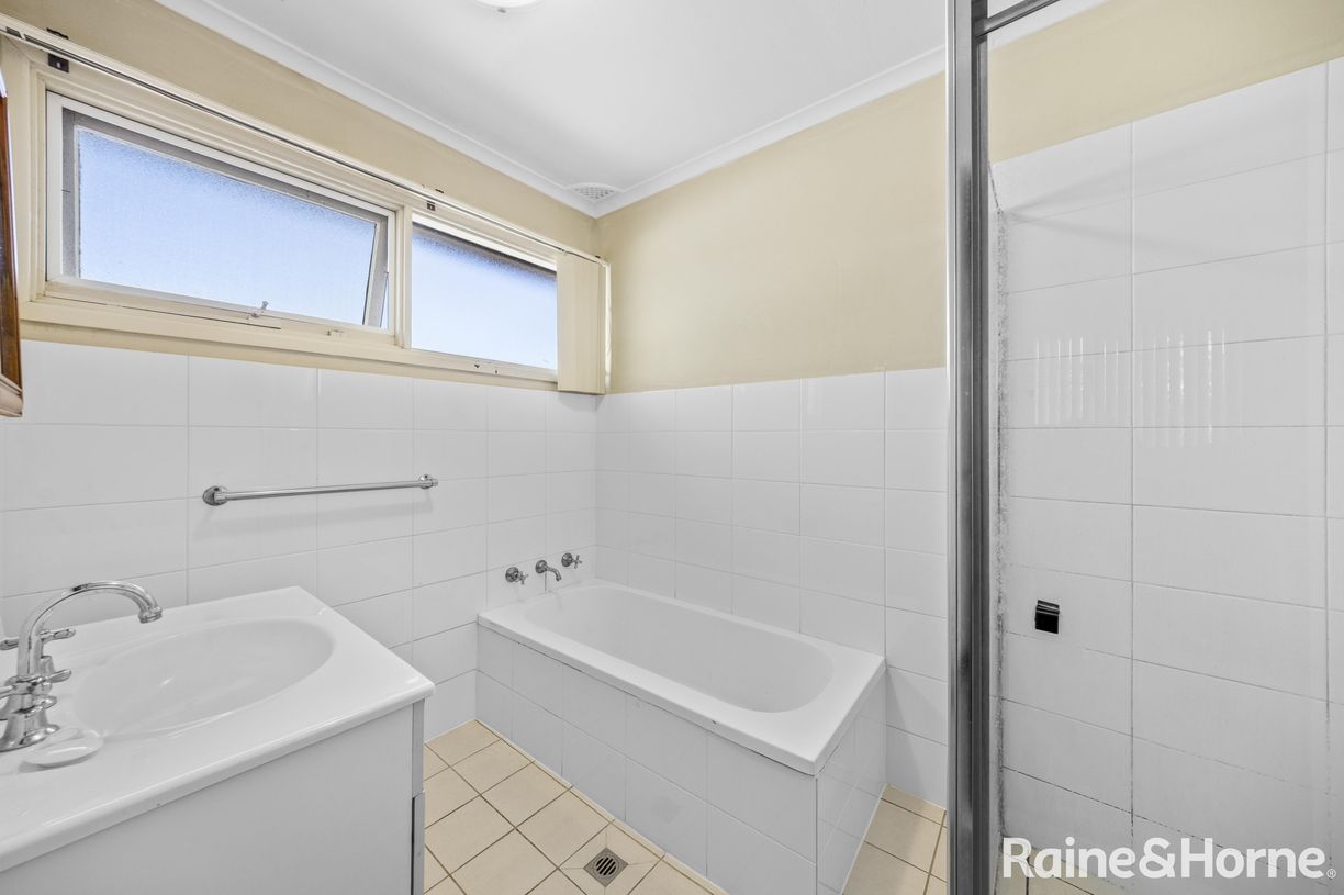 8 Jarndyce Avenue — photo 9 of 13