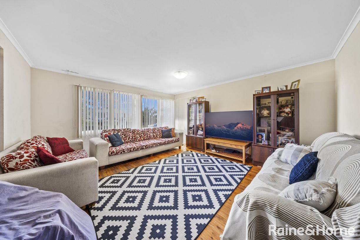 8 Jarndyce Avenue — photo 2 of 13